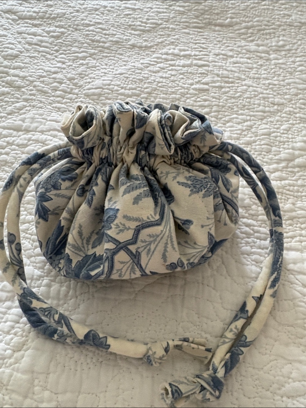 Vera Bradley Blue toile Drawstring jewelry Pouch
